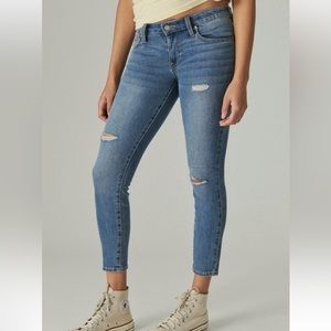 NWT Lucky Brand low rise skinny Lolita ankle jeans. Size 12/31